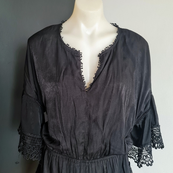 Women's size 18 M 'CITY CHIC' Gorgeous little black dress- EUC - Picture 2 of 7